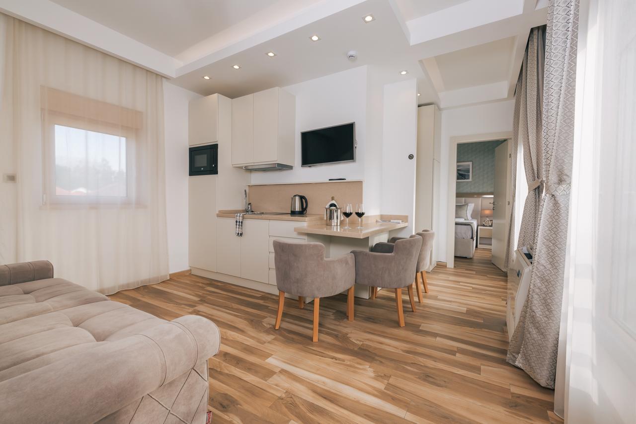 Villa Royal Apartments Tivat Exterior photo