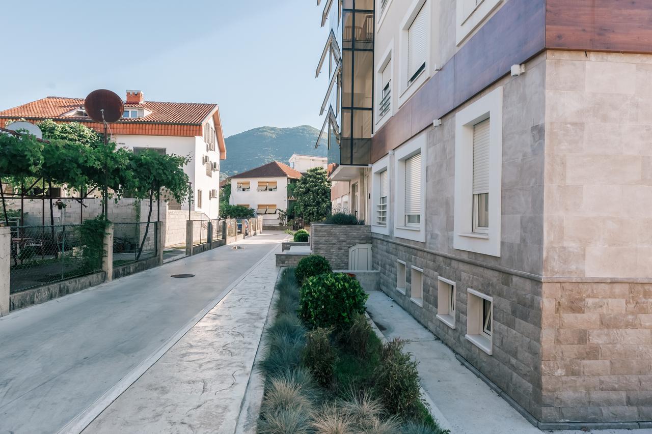 Villa Royal Apartments Tivat Exterior photo